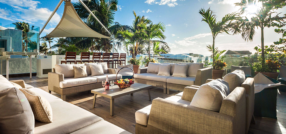 Covered patio with jungle view